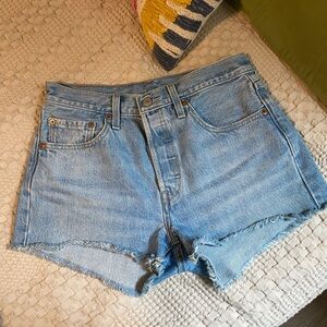 Women’s size 27 Levi’s 501 denim shorts